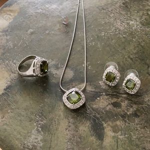 Necklace, earrings, ring set. Green stone.